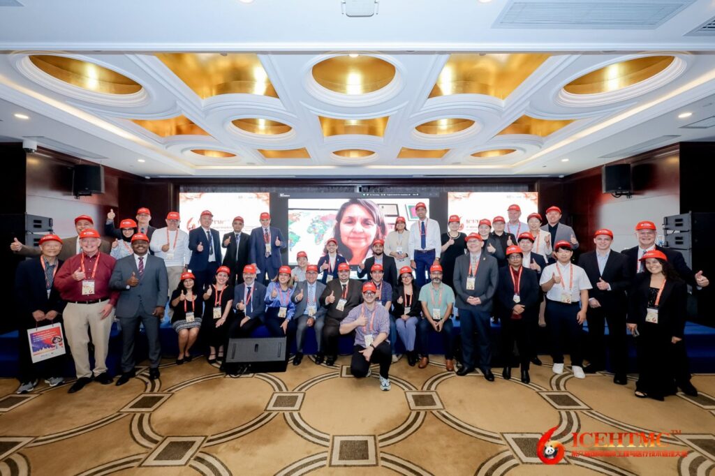 ICEHTMC 2025の各国参加者との集合写真