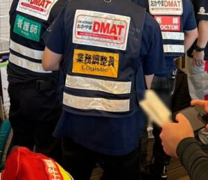 DMAT活動拠点本部で活動するDMAT隊員