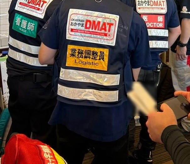 DMAT活動拠点本部で活動するDMAT隊員